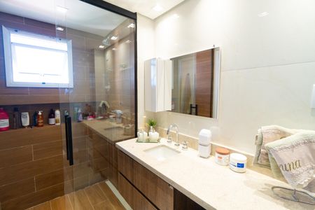 Apartamento à venda com 106m², 2 quartos e 3 vagasBanheiro da Suíte 1
