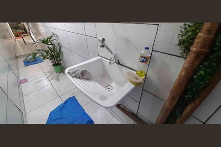Casa à venda com 64m², 3 quartos e 1 vaga