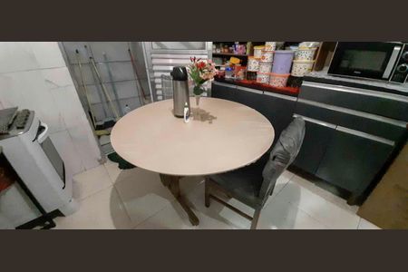 Casa à venda com 64m², 3 quartos e 1 vaga