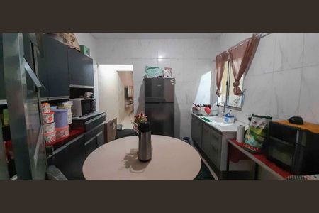 Casa à venda com 64m², 3 quartos e 1 vaga