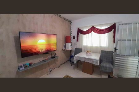 Casa à venda com 64m², 3 quartos e 1 vaga