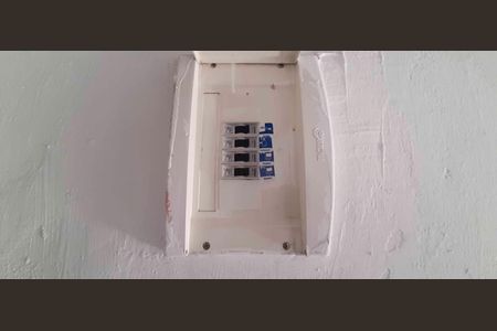 Casa à venda com 64m², 3 quartos e 1 vaga Casa à venda com 64m², 3 quartos e 1 vagaQuadro de Luz