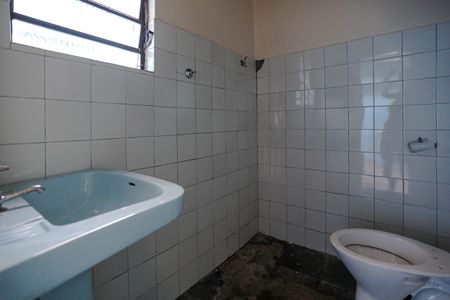 Banheiro de Serviço de casa para alugar com 3 quartos, 70m² em Vila Industrial, Mogi das Cruzes