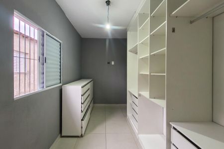 Casa para alugar com 155m², 4 quartos e 2 vagas Casa para alugar com 155m², 4 quartos e 2 vagasCloset/quarto 3