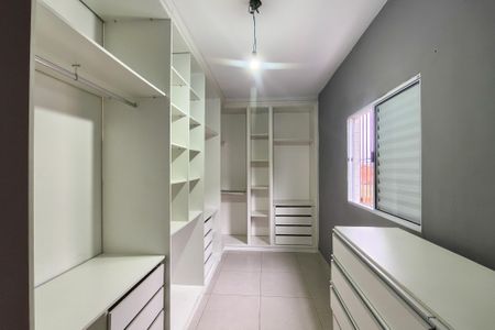 Casa para alugar com 155m², 4 quartos e 2 vagas Casa para alugar com 155m², 4 quartos e 2 vagasCloset/quarto 2