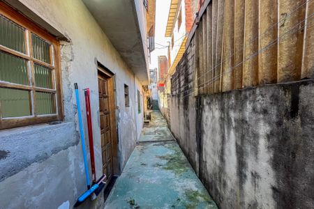 Casa para alugar com 100m², 2 quartos e 1 vaga Casa para alugar com 100m², 2 quartos e 1 vagaCorredor externo