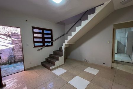 Casa para alugar com 100m², 2 quartos e 1 vaga Casa para alugar com 100m², 2 quartos e 1 vagaSala