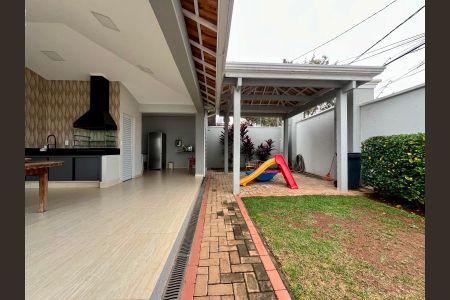 Casa para alugar com 249m², 3 quartos e 4 vagas Casa para alugar com 249m², 3 quartos e 4 vagasÁrea comum - Playground