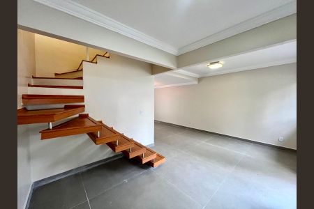 Casa para alugar com 249m², 3 quartos e 4 vagas Casa para alugar com 249m², 3 quartos e 4 vagasSala