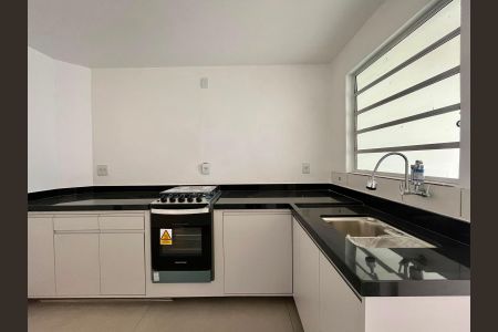 Casa para alugar com 249m², 3 quartos e 4 vagas Casa para alugar com 249m², 3 quartos e 4 vagasCozinha