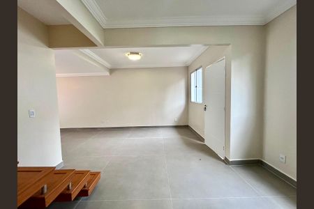 Casa para alugar com 249m², 3 quartos e 4 vagas Casa para alugar com 249m², 3 quartos e 4 vagasSala