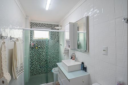 Banheiro de apartamento para alugar com 2 quartos, 56m² em Vila Helena, São Bernardo do Campo