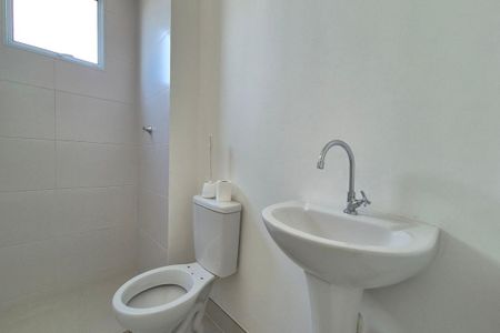 Banheiro de apartamento para alugar com 2 quartos, 45m² em Cidade Satélite Íris, Campinas