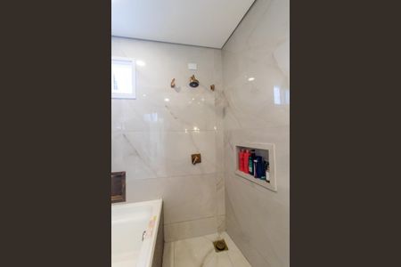 Casa de condomínio à venda com 320m², 3 quartos e 4 vagas Casa de condomínio à venda com 320m², 3 quartos e 4 vagasBanheiro da Suíte 1