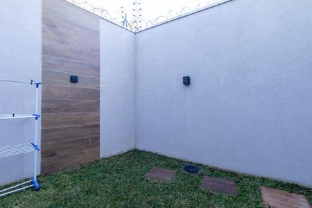 Casa de condomínio à venda com 320m², 3 quartos e 4 vagas Casa de condomínio à venda com 320m², 3 quartos e 4 vagasQuintal