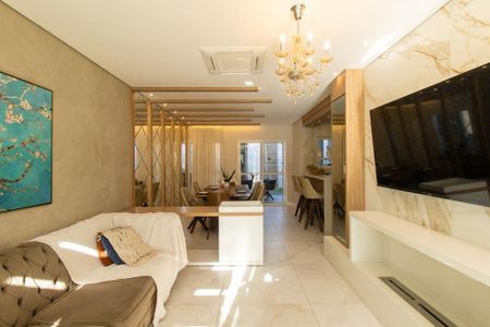 Casa de condomínio à venda com 320m², 3 quartos e 4 vagas Casa de condomínio à venda com 320m², 3 quartos e 4 vagasSala