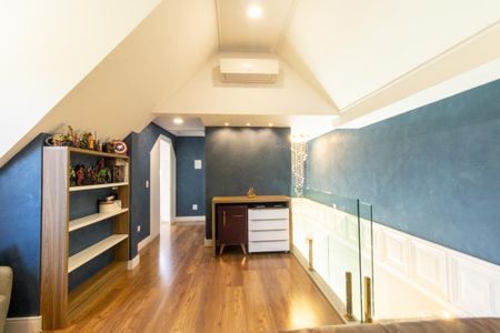 Casa de condomínio à venda com 320m², 3 quartos e 4 vagas Casa de condomínio à venda com 320m², 3 quartos e 4 vagasAtico