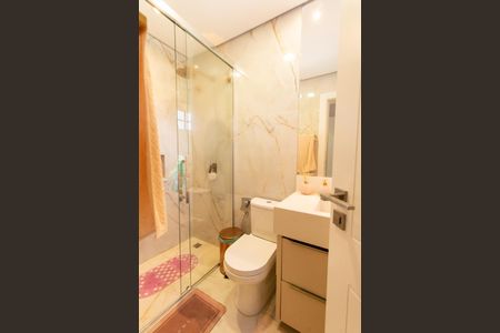 Casa de condomínio à venda com 320m², 3 quartos e 4 vagas Casa de condomínio à venda com 320m², 3 quartos e 4 vagasBanheiro da Suite 2