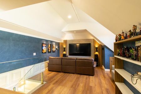 Casa de condomínio à venda com 320m², 3 quartos e 4 vagas Casa de condomínio à venda com 320m², 3 quartos e 4 vagasAtico