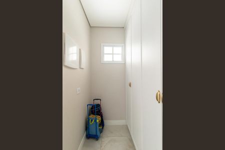 Casa de condomínio à venda com 320m², 3 quartos e 4 vagas Casa de condomínio à venda com 320m², 3 quartos e 4 vagasCozinha - Armários