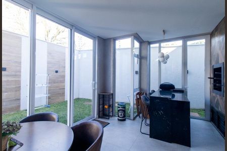 Casa de condomínio à venda com 320m², 3 quartos e 4 vagas Casa de condomínio à venda com 320m², 3 quartos e 4 vagasÁrea gourmet