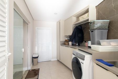 Casa de condomínio à venda com 320m², 3 quartos e 4 vagas Casa de condomínio à venda com 320m², 3 quartos e 4 vagasÁrea de Serviço