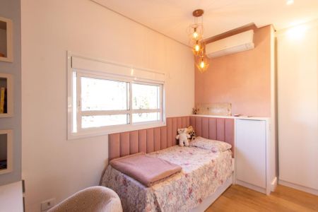 Casa de condomínio à venda com 320m², 3 quartos e 4 vagas Casa de condomínio à venda com 320m², 3 quartos e 4 vagasQuarto 4 Suite 2