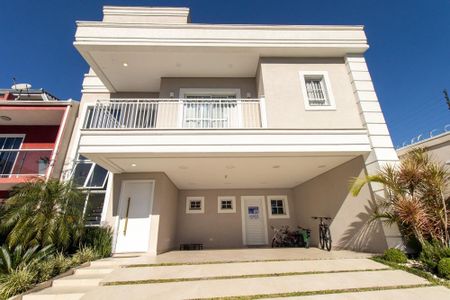 Casa de condomínio à venda com 320m², 3 quartos e 4 vagas Casa de condomínio à venda com 320m², 3 quartos e 4 vagasPlaca