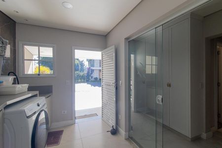Casa de condomínio à venda com 320m², 3 quartos e 4 vagas Casa de condomínio à venda com 320m², 3 quartos e 4 vagasÁrea de Serviço
