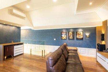 Casa de condomínio à venda com 320m², 3 quartos e 4 vagas Casa de condomínio à venda com 320m², 3 quartos e 4 vagasAtico
