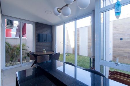 Casa de condomínio à venda com 320m², 3 quartos e 4 vagas Casa de condomínio à venda com 320m², 3 quartos e 4 vagasÁrea gourmet