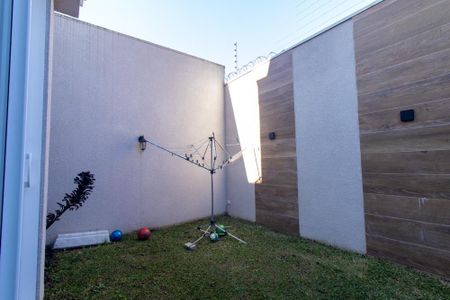 Casa de condomínio à venda com 320m², 3 quartos e 4 vagas Casa de condomínio à venda com 320m², 3 quartos e 4 vagasQuintal