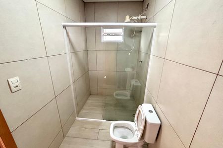 Casa para alugar com 60m², 2 quartos e 1 vaga Casa para alugar com 60m², 2 quartos e 1 vagaBanheiro