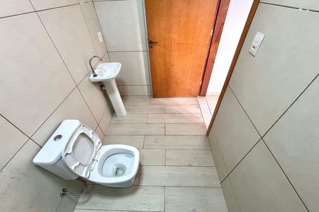 Casa para alugar com 60m², 2 quartos e 1 vaga Casa para alugar com 60m², 2 quartos e 1 vagaBanheiro