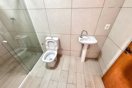 Casa para alugar com 60m², 2 quartos e 1 vaga Casa para alugar com 60m², 2 quartos e 1 vagaBanheiro