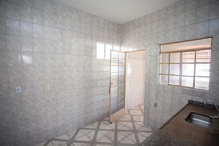 Casa para alugar com 60m², 2 quartos e 1 vaga Casa para alugar com 60m², 2 quartos e 1 vagaCozinha e Área de Serviço