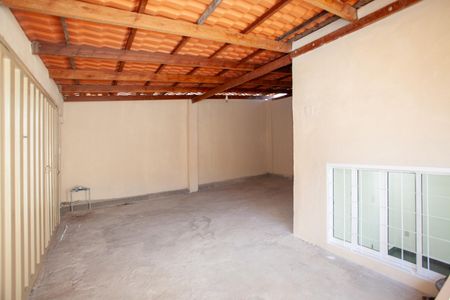 Garagem de casa para alugar com 2 quartos, 60m² em São Luiz, Contagem