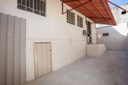 Quintal de casa para alugar com 2 quartos, 60m² em São Luiz, Contagem