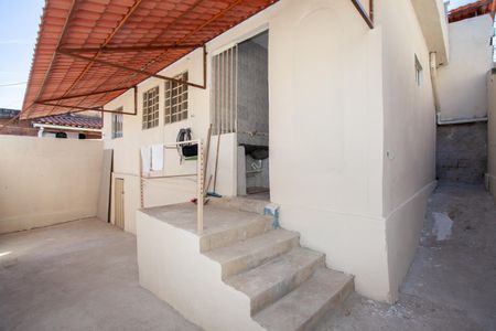 Casa para alugar com 60m², 2 quartos e 1 vaga Casa para alugar com 60m², 2 quartos e 1 vagaQuintal