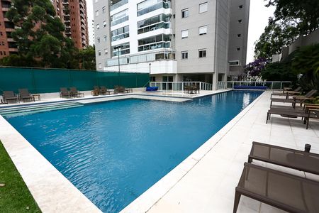 Apartamento à venda com 127m², 3 quartos e 3 vagas Apartamento à venda com 127m², 3 quartos e 3 vagasÁrea comum - Piscina