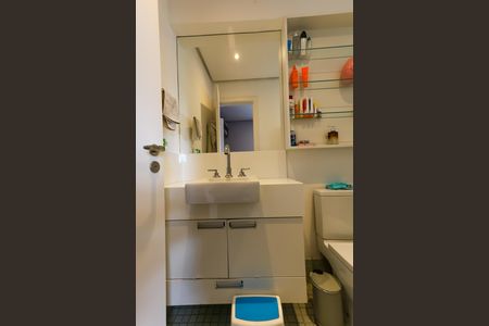 Apartamento à venda com 127m², 3 quartos e 3 vagas Apartamento à venda com 127m², 3 quartos e 3 vagasBanheiro da Suíte 1