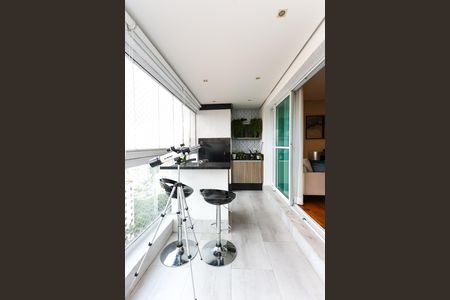 Apartamento à venda com 127m², 3 quartos e 3 vagas Apartamento à venda com 127m², 3 quartos e 3 vagasVaranda