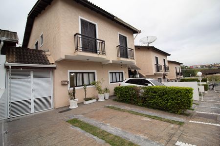 Fachada de casa de condomínio para alugar com 3 quartos, 120m² em Portal dos Gramados, Guarulhos