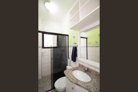 Casa de condomínio para alugar com 120m², 3 quartos e 2 vagas Casa de condomínio para alugar com 120m², 3 quartos e 2 vagasBanheiro Corredor