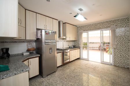 Casa de condomínio para alugar com 120m², 3 quartos e 2 vagas Casa de condomínio para alugar com 120m², 3 quartos e 2 vagasCozinha - Armários