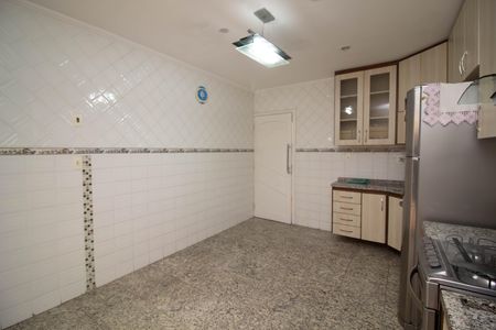 Casa de condomínio para alugar com 120m², 3 quartos e 2 vagas Casa de condomínio para alugar com 120m², 3 quartos e 2 vagasCozinha - Armários