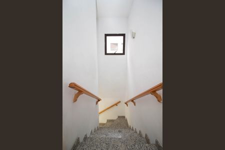 Casa de condomínio para alugar com 120m², 3 quartos e 2 vagas Casa de condomínio para alugar com 120m², 3 quartos e 2 vagasEscada