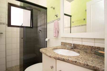 Casa de condomínio para alugar com 120m², 3 quartos e 2 vagas Casa de condomínio para alugar com 120m², 3 quartos e 2 vagasBanheiro da Suíte