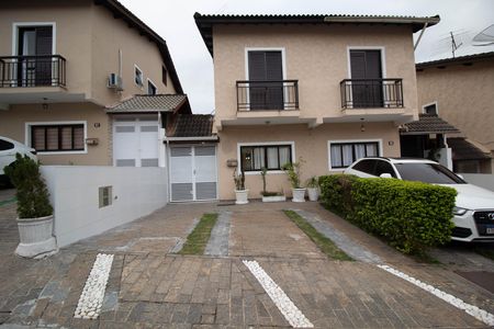 Casa de condomínio para alugar com 120m², 3 quartos e 2 vagas Casa de condomínio para alugar com 120m², 3 quartos e 2 vagasFachada