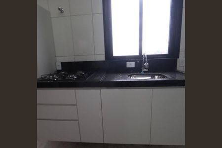 Cozinha de apartamento para alugar com 2 quartos, 34m² em Parque Santa Madalena, São Paulo